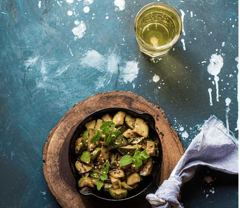 Why Do Cast Iron Pans Drink More Oil Than Non-Stick? The Real Reason