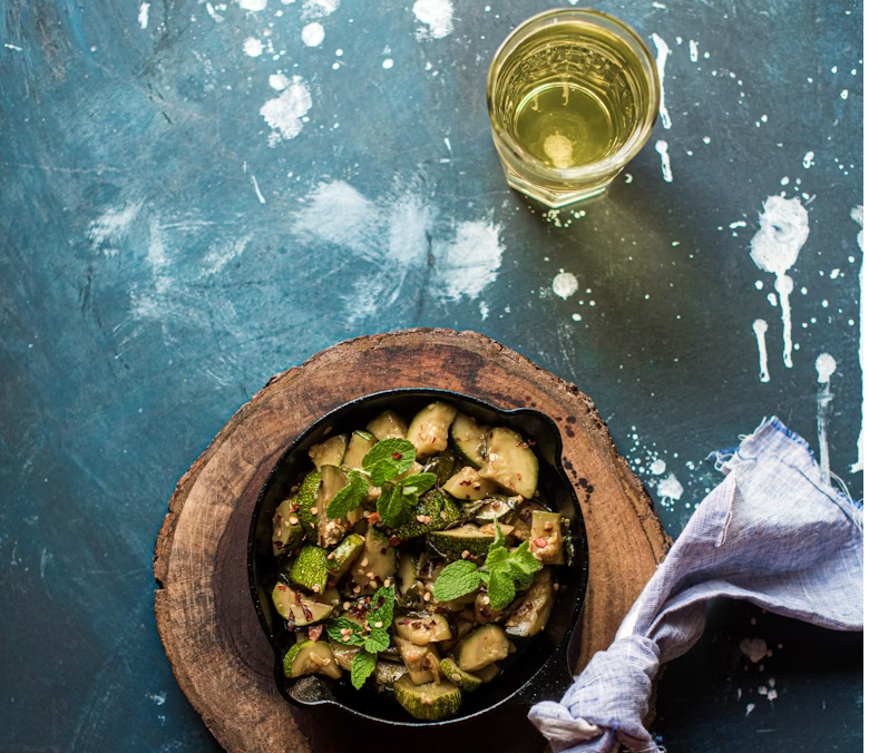 Why Do Cast Iron Pans Drink More Oil Than Non-Stick? The Real Reason